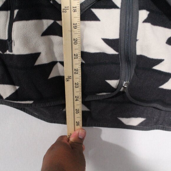 The North Face  Women White Green Geo Metric Sherpa Sweater Size Small - Picture 8 of 10